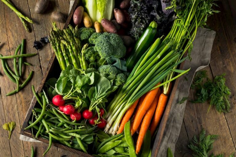 A Complete Nutritional Guide to the Best Superfoods, Anti-Inflammatory Ingredients, Lower Joint Pain